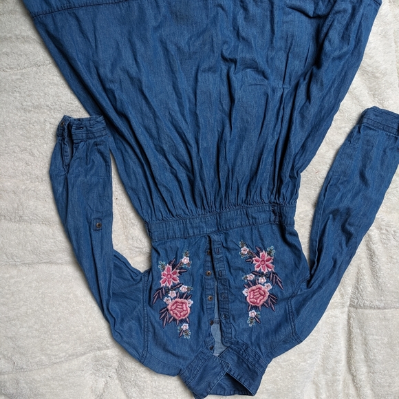 Jean dress 🌺🌺 - Picture 5 of 6